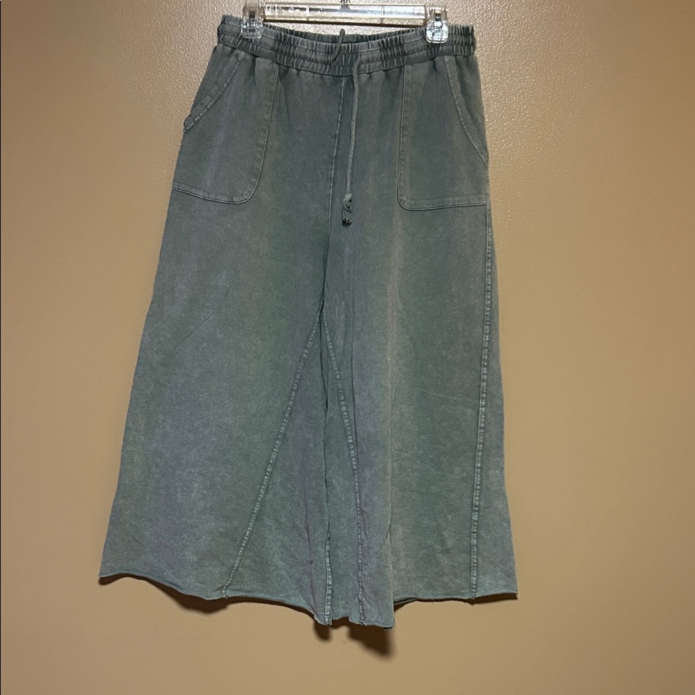 Easel Gray Wide-Leg Pants
